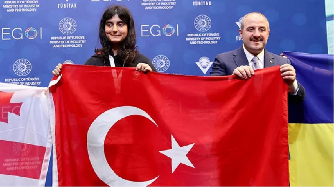 Öğrencimiz Duru ÖZER'den Altın Madalya