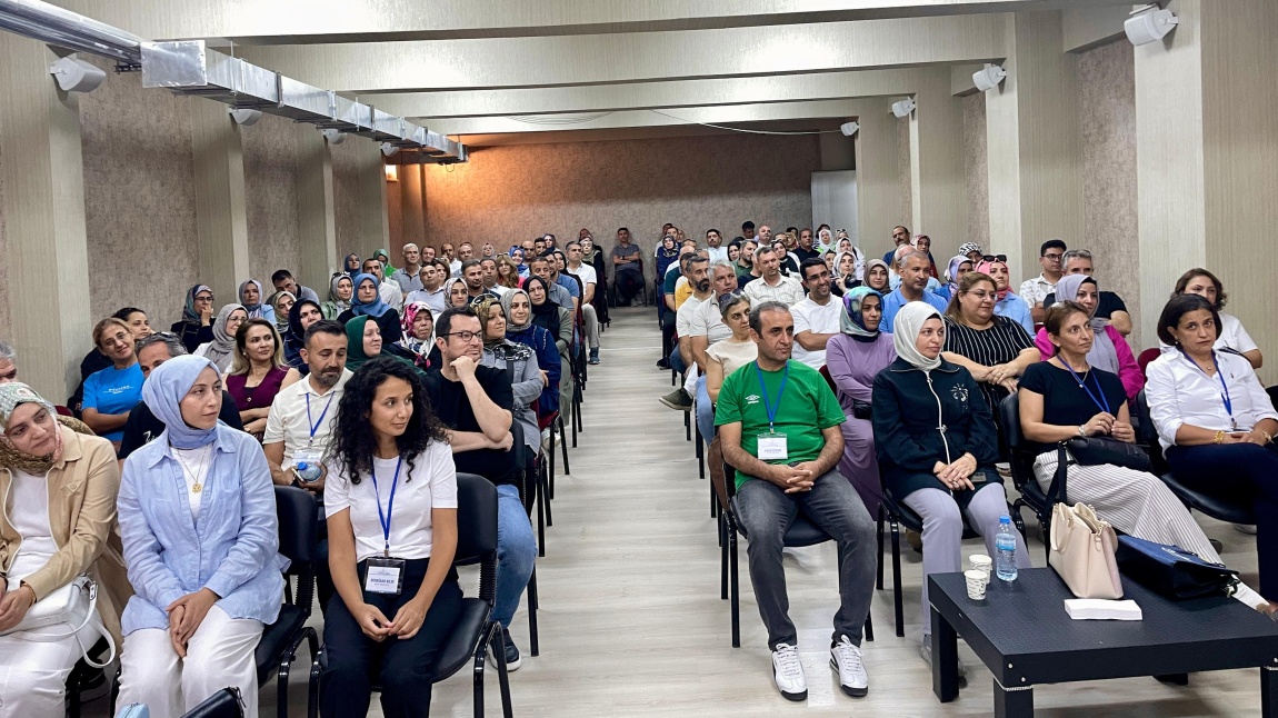 9. Sınıf Velilerine Yönelik Tanışma ve Bilgilendirme Toplantısı Gerçekleştirildi